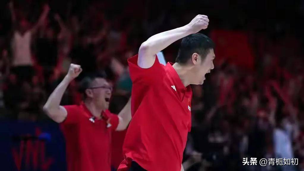 精彩擂台争夺,球员展现技术实力拼搏争夺荣耀,表现亮眼 精彩擂台争夺,球员展现技术实力拼搏争夺荣耀,表现亮眼