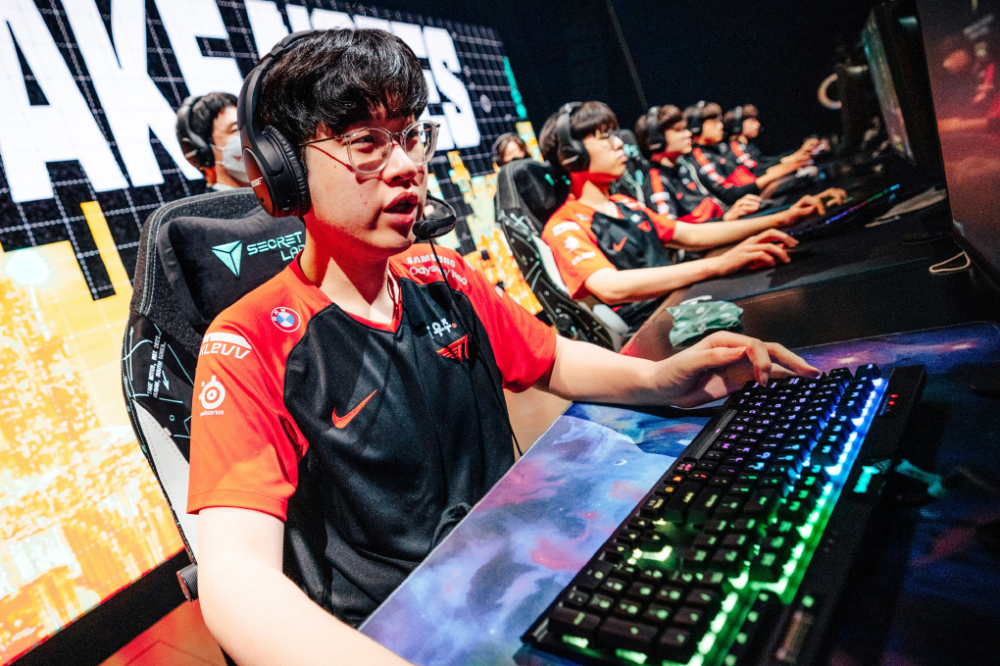 KT险胜SHR,Zeus团战一打五激烈交锋八强赛,锁定晋级资格 KT险胜SHR,Zeus团战一打五激烈交锋八强赛,锁定晋级资格