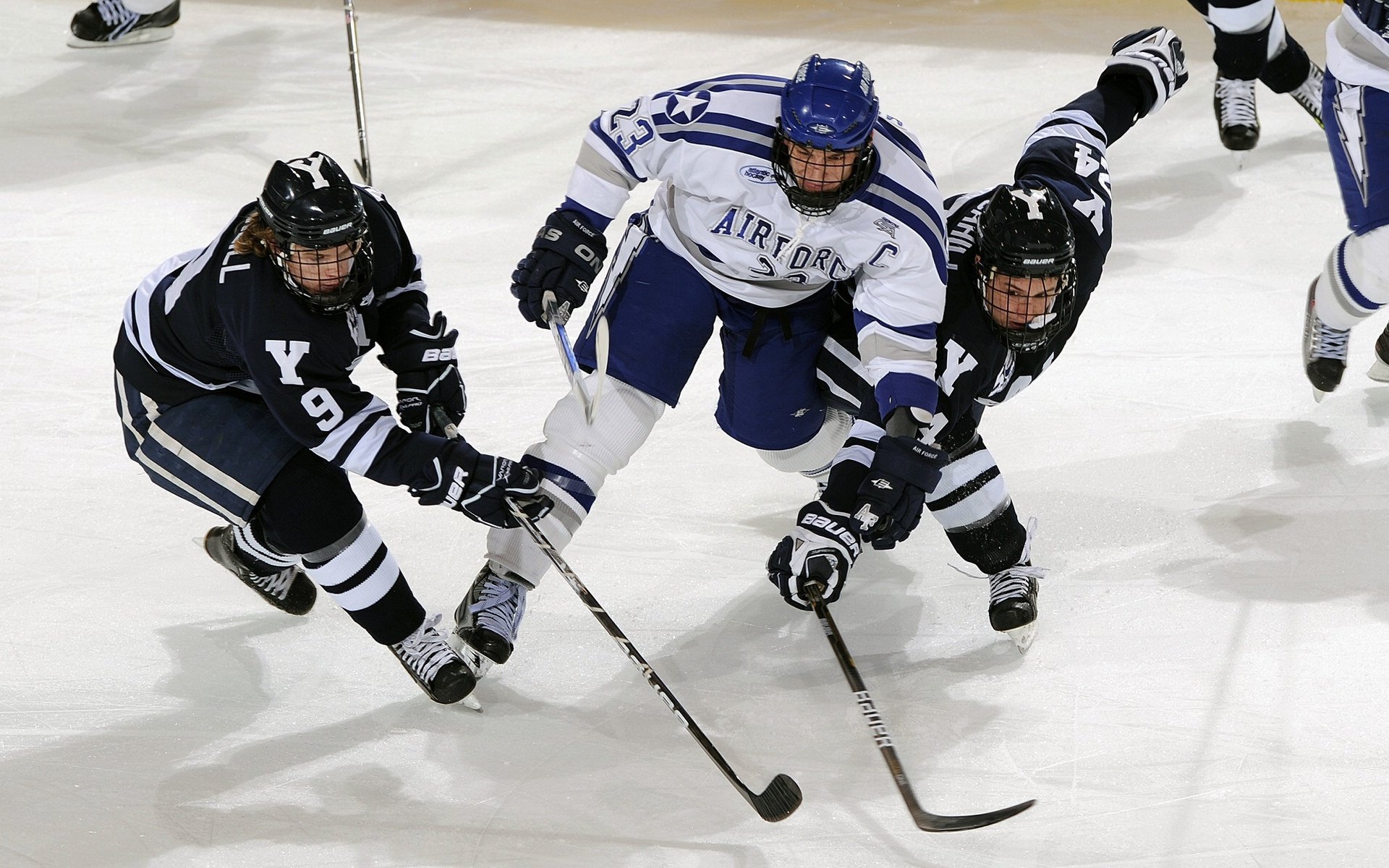 年度焦点之战夜，伊布宝刀未老，传奇领袖光芒照亮决胜之路