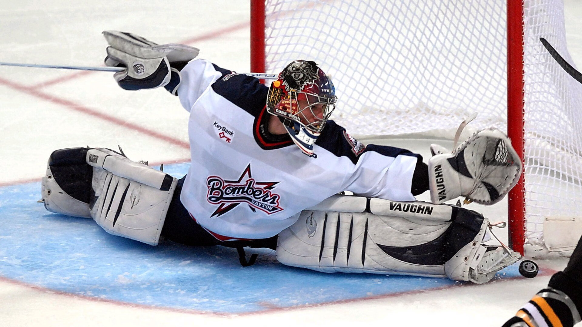 当NBA驶入F1赛道,凯尔特人团队引擎轰鸣,利拉德化身单座赛车接管比赛